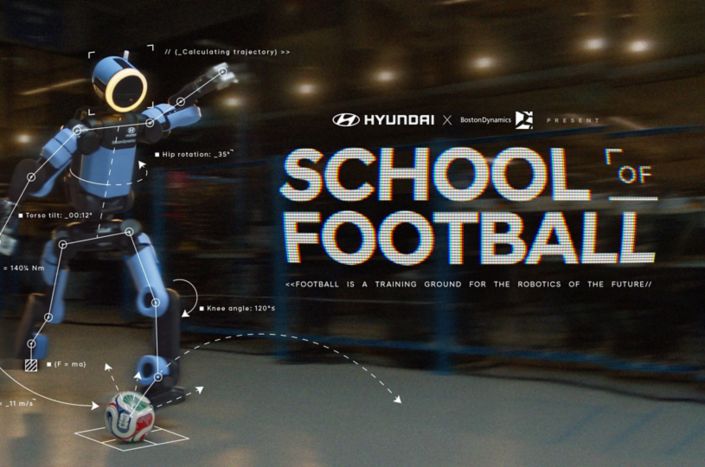 Hyundai “School of Football”: il robot Atlas di Boston Dynamics impara a giocare a calcio