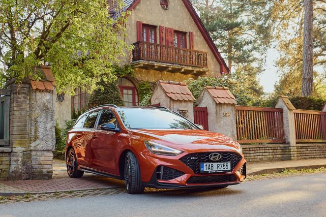 Hyundai i30 opäť najpredávanejší. S MY26 skončí fastback aj atmosférický 4-valec.