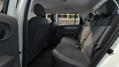 Achterbank Hyundai INSTER 5-zitter met 3 zitplaatsen en 3 veiligheidsgordels.