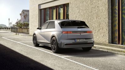 IONIQ 5 exterieur achterkant geparkeerd