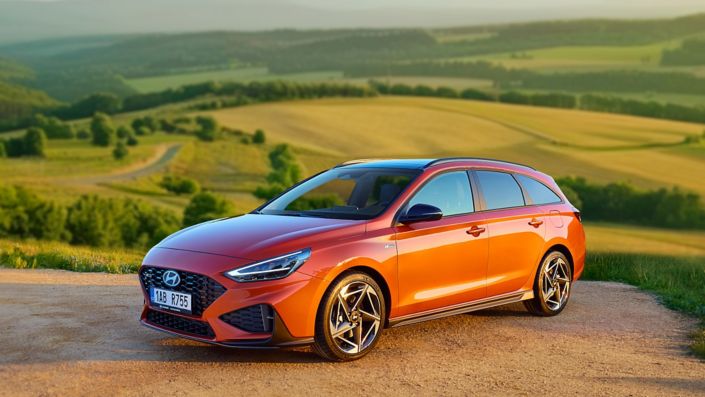 Hyundai i30 opäť najpredávanejší. S MY26 skončí fastback aj atmosférický 4-valec.