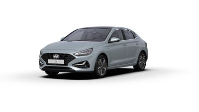 Nowy Hyundai i30 Fastback w kolorze Platinum Silver Grey.