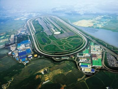 Luchtfoto van Hyundai’s Namyang R&D-centrum, inclusief de testbaan.