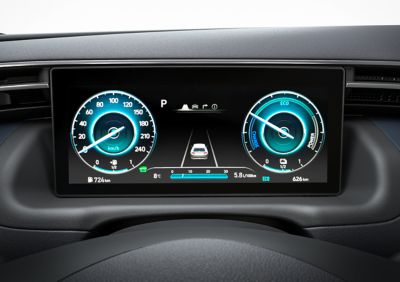10,25 "digitální klastr uvnitř zcela nového kompaktního SUV Hyundai TUCSON Plug-in Hybrid.