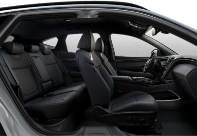 Zväčšený vnútorný priestor v zadnej časti nového SUV Hyundai TUCSON Plug-in Hybrid.