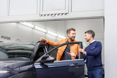 Hyundai fleet speaking to customer.