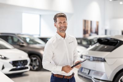 Hyundai fleet team member holding tablet in hand.