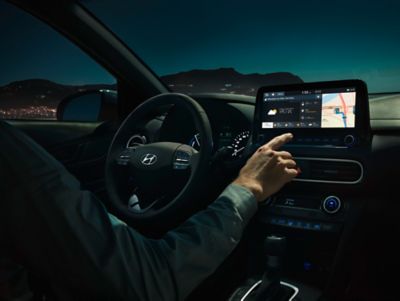 Salpicadero de un vehículo Hyundai con navegador.