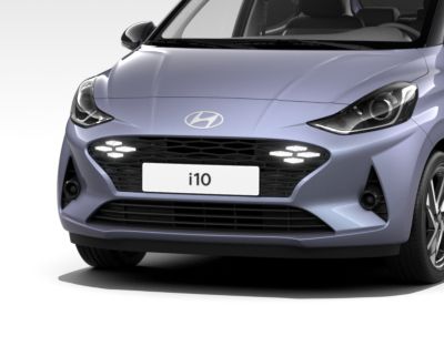 Die Front eines Hyundai i10 mit LED- Projektionsscheinwerfern.