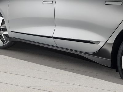 Hyundai IONIQ 6 piano black side trim line of the Genuine Accessories collection.