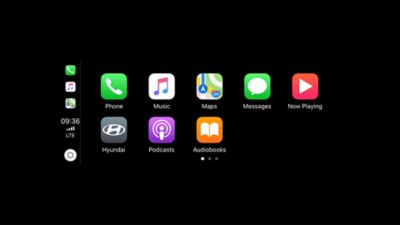 Apple CarPlay sur l'écran tactile central à l'intérieur du SUV Hyundai KONA Hybrid.