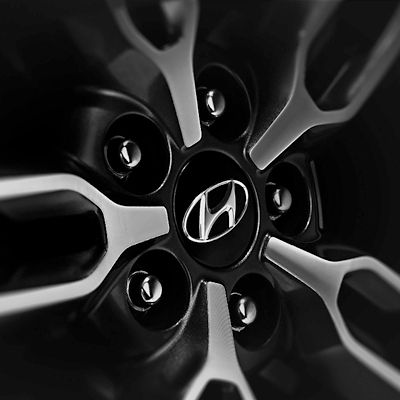 Detailný pohľad na pneumatiku Hyundai.