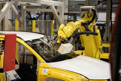 Szkic koncepcyjny nowego Hyundaia Tucson pokazany z boku.