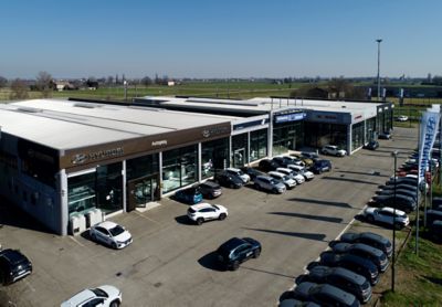 Vista dall'alto della concessionaria Hyundai AUTOGEPY a Reggio Emilia