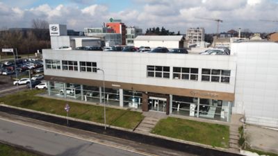 Lo Showroom visto dall'esterno