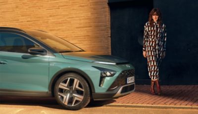 Gli eleganti cerchi in lega da 16" o 17" del SUV crossover compatto Hyundai BAYON.
