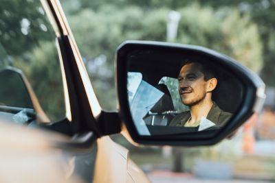 Man in een auto 