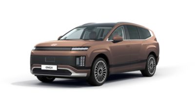 IONIQ 9 med utstyrsnivået Calligraphy sett skrått 