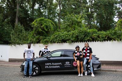 Eintracht Fans mit dem Hyundai IONIQ 6