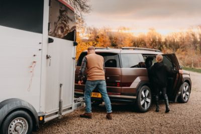 Hyundai SANTA FE parked tow bar fitted to tow a horsebox.
