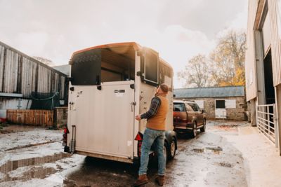 Hyundai SANTA FE parked with horsebox attached to tow.