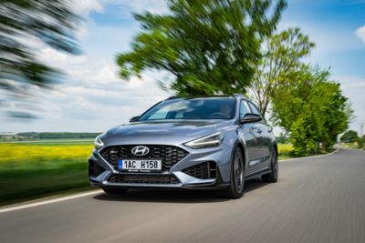 Hyundai IONIQ ve stínech