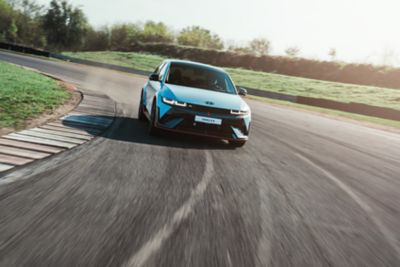 IONIQ 5 N na zakręcie Toru Poznań.