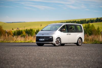 The Hyundai STARIA multi-purpose vehicle pictured from the front.