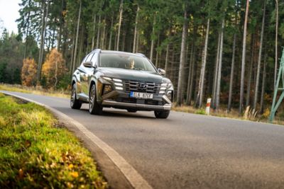 Hyundai i30 na parkovišti.