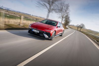 IONIQ 6 ve stříbrné barvě