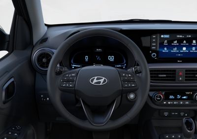 Lenkrad, Displays und Bedienelemente eines Hyundai i10.