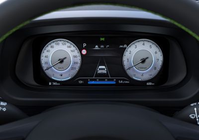 Detailansicht des digitalen Cockpits im Hyundai i20.