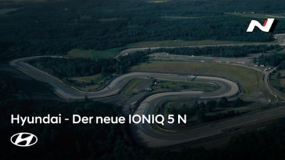 Die Rennstrecke am Nürburgring aus der Vogelperspektive.