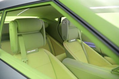 Die Vordersitze eines Hyundai Concept THREE