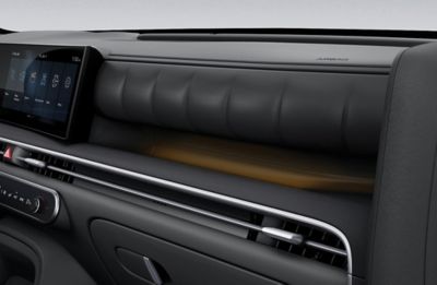 Armaturenbrett mit Ambientebeleuchtung im Hyundai NEXO.