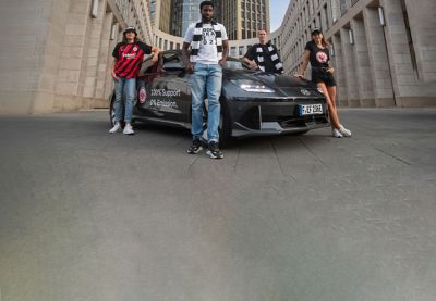 Eintracht Fans mit dem Hyundai IONIQ 6