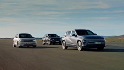 Die Hyundai SUV Modelle TUCSON, KONA und IONIQ 5 auf der Landstraße