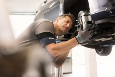 Hyundai technician fixing a car