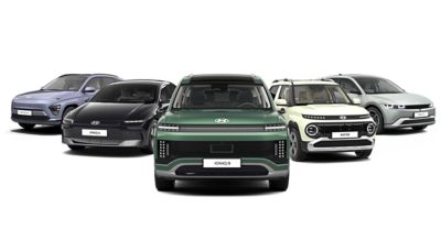 Der IONIQ 5, der IONIQ 6 und der neue Hyundai KONA Elektro nebeneinander geparkt