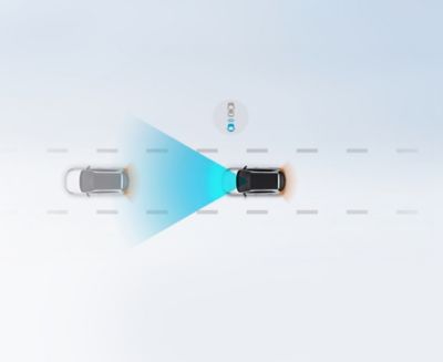 Symbolbild: Der Notbremsassistent warnt den Fahrer eines Hyundai vor einem bremsenden Auto.
