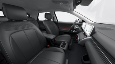 Interieur des Hyundai IONIQ 5 in Schwarz mit Detailansicht der Beifahrerseite.