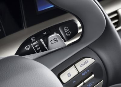 Das Schaltpaddel zur Einstellung der Energierückgewinnung am Lenkrad des Hyundai NEXO.