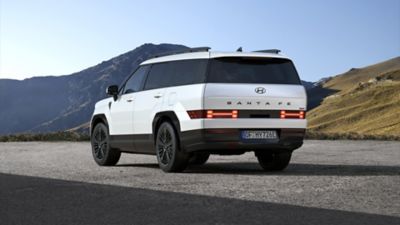 The Hyundai Santa Fe show from behind with its H-shaped brake lights on.