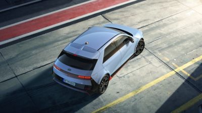 Elbilen Hyundai IONIQ 5 N sett ovefra. Foto.