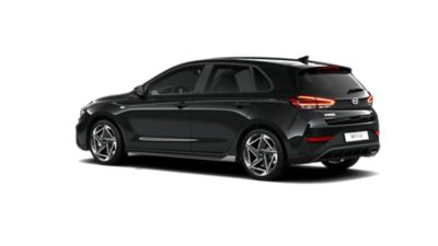 Ein roter Hyundai i30 N Line, schräg von hinten gesehen.