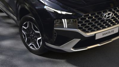 The Hyundai SANTA FE Plug.in Hybrid SUV in black.