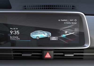 Pantalla táctil del sistema de información y entretenimiento de 12,3” del interior del Hyundai IONIQ 6.