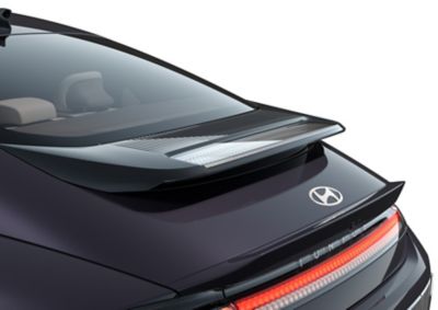 Alerón trasero transparente e iluminación LED del Hyundai IONIQ 6.