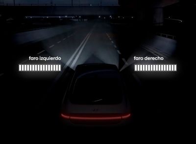 LED technology showing maximum illumination of the left lamp and right lamp of the Hyundai IONIQ 6 