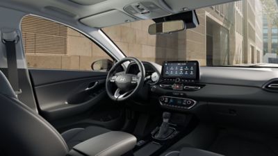 De cockpit van de nieuwe Hyundai i30 Wagon gezien vanuit het oogpunt van de voorpassagier.